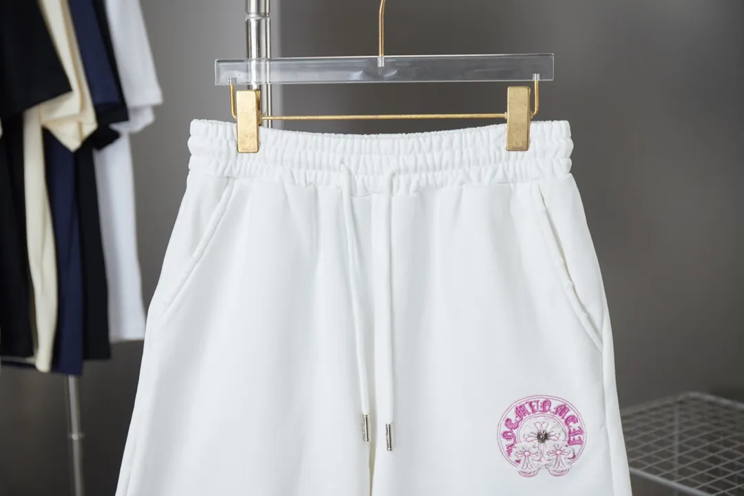 🅿️210 Ch*ome Hearte 2025ss new shorts Honbu patch pink embroidered shorts light luxury essential item for daily commuting for men and women Correct version Welcome to compare Detailed features · Made of 380g pure cotton health cloth fabric · Imported Tajima machine embroidery Honbu patchwork pink embroidered shorts with pink contrasting thread • Ready-made clothes are washed, worn and handmade • Hand-sewn Ch*ome Hearte hardware · Mold customization of the original logo-engraved hanging clock · Loose-waisted trousers · Double-needle stitching across seams · Original main mark, washed tag, moisture-proof paper packaging Color: Black/White Size: S M L XL